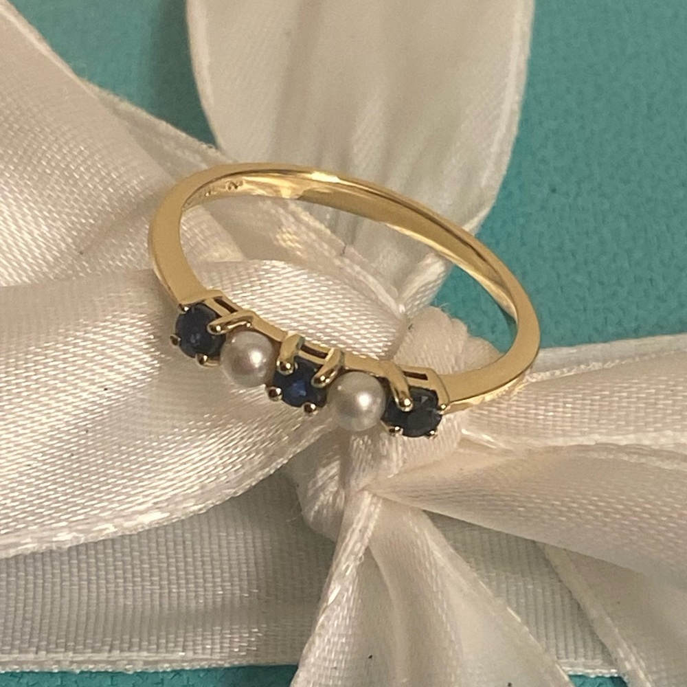 Tiffany & Co. 18K Yellow Gold Pearl & Blue Sapphire Ring 9 1/2 - Picture 4 of 16